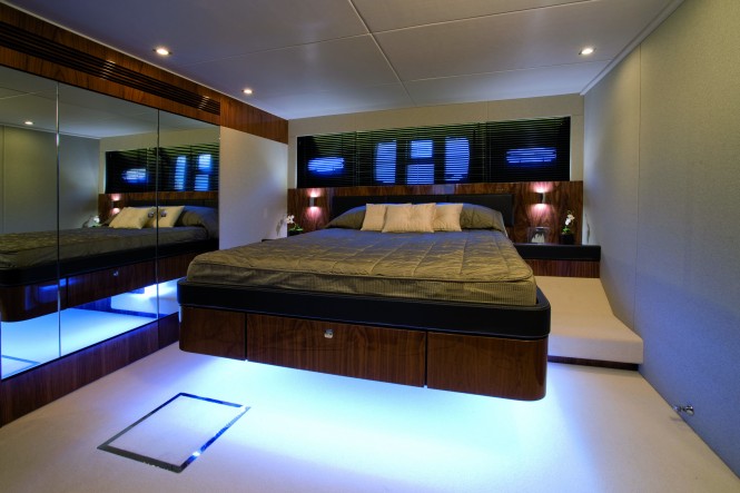 Fairline Squadron 65 motor yacht Master Cabin
