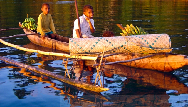 PAPUA NEW GUINEA - Spectacular scenery Clears waters Louisiade archipelago Cruising Woodlark PAPUA NEW GUINEA - Spectacular scenery Clears waters Louisiade archipelago Cruising Woodlark