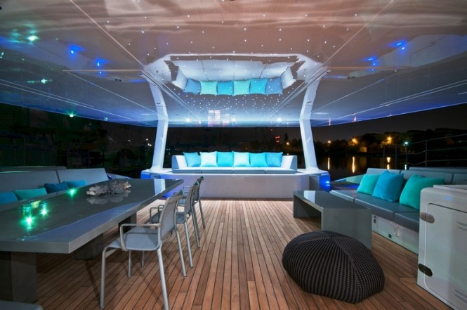 Sunreef 114 CHE catamaran - Cockpit