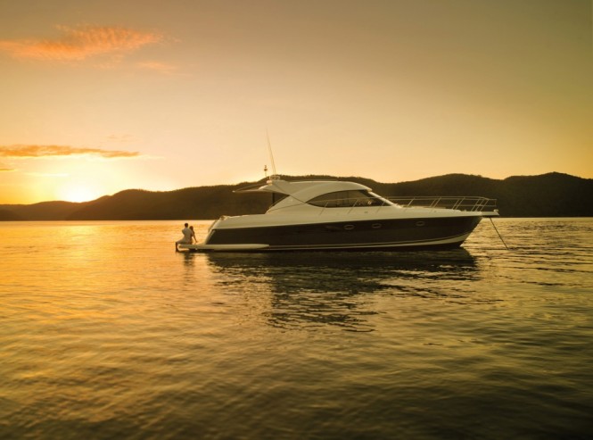 Rivera motor yacht 43 Open Flybridge, Riviera 5000 and 5800 sport yachts to be launched at the Fort Lauderdale Boat Show 2010