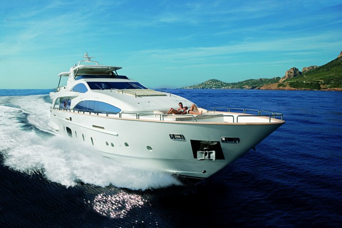 Azimut 105 luxury motor yacht