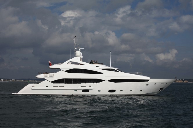 Motor Yacht Sunseeker 40m on the way to the Southampton Boat Show 2010