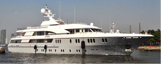 Superyacht JeMaSa visits Dennis Conner’s North Cove, New York.