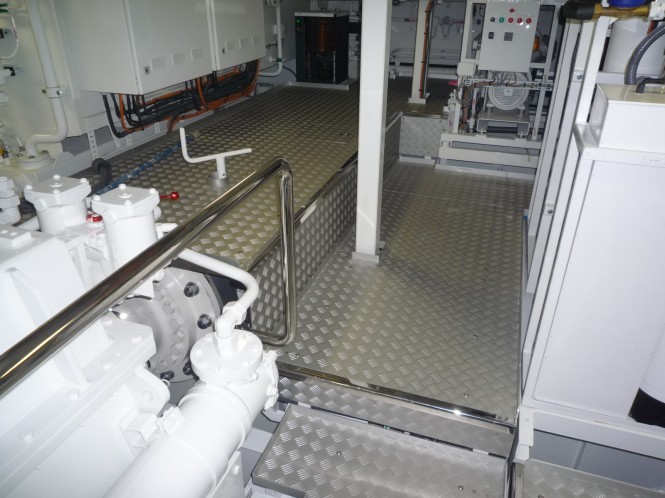 Yachtsupport’s floorsystem for OCEANCO Y708 yacht