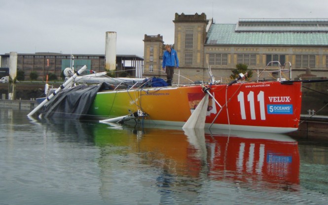 Christophe Bullens dismasted off the coast of France