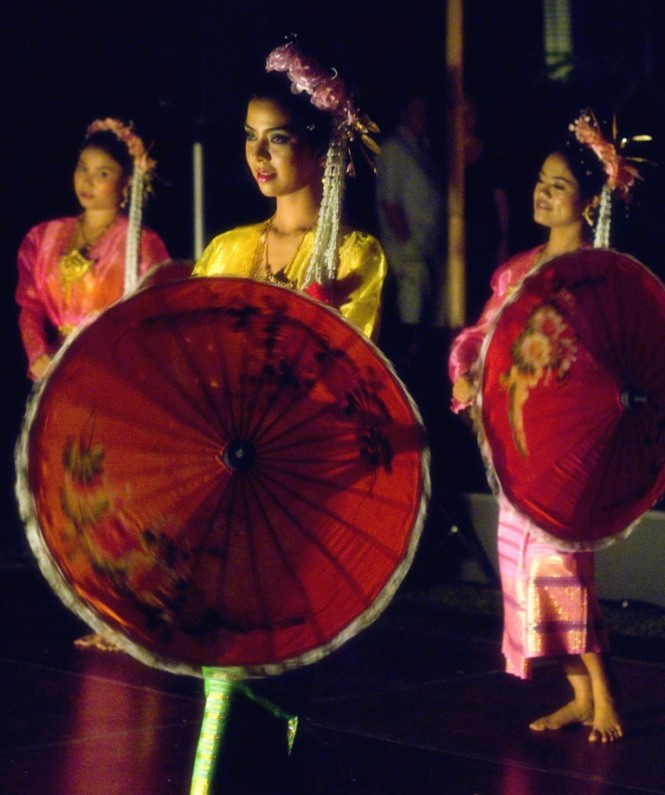 Thai dancers at Asia Superyacht Rendezvous Thai dancers at Asia Superyacht Rendezvous