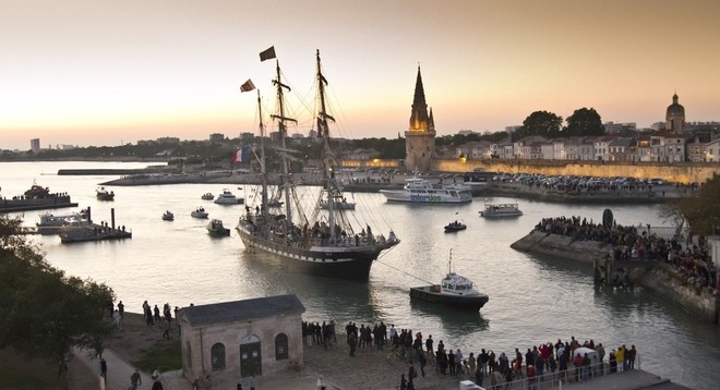Velux 5 Oceans : Thousands flock to see historic three-masted tallship Belem
