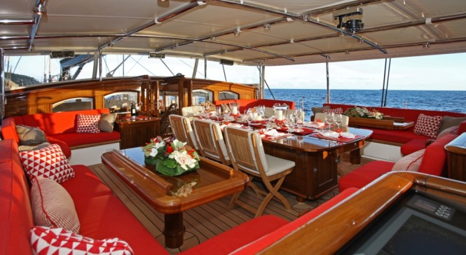 Vitters Sailing yacht Marie on deck alfresco - Credit Thierry Ameller