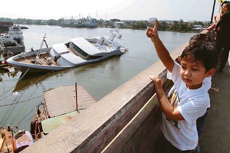 Luxury 60m superyacht reported to sink in Tha Chin River, Thailand