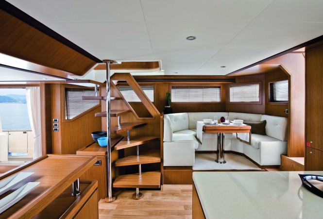 Mochi Craft Long Range 23 Motor yacht Dinette Mochi Craft Long Range 23 Motor yacht Dinette