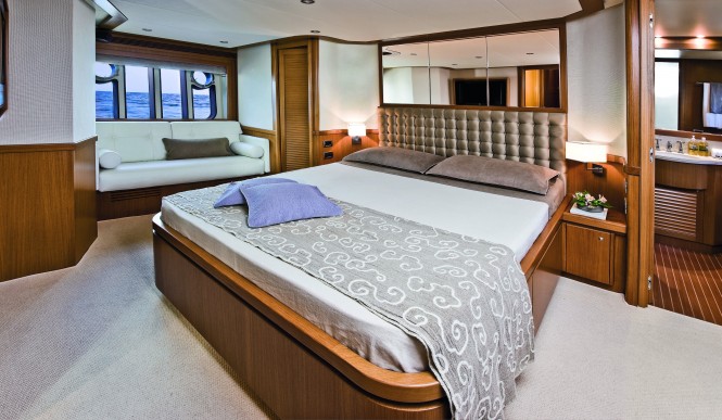 Mochi Craft Long Range 23 Motor yacht Master cabin Mochi Craft Long Range 23 Motor yacht Master cabin