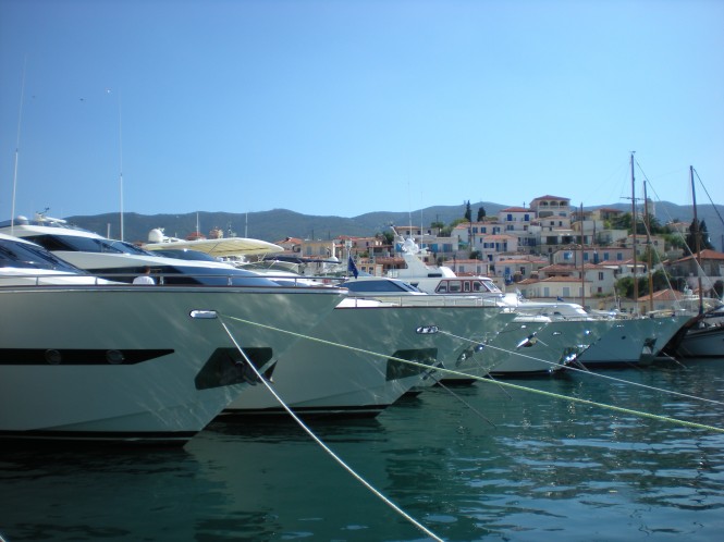 Charter Yacht Show - Poros