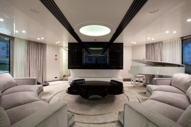 Motor Yacht Quinta Essentia Upper Salon - Photo credit to Emilio Bianchi