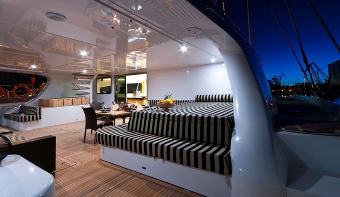 Catamaran Ipharra by Sunreef - Cockpit