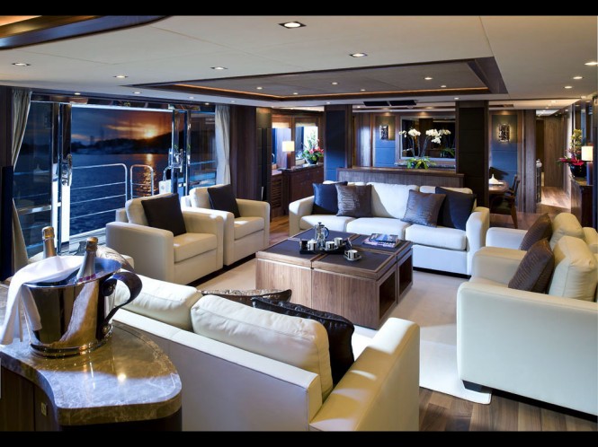 The Yacht Chiqui Interior - sistership