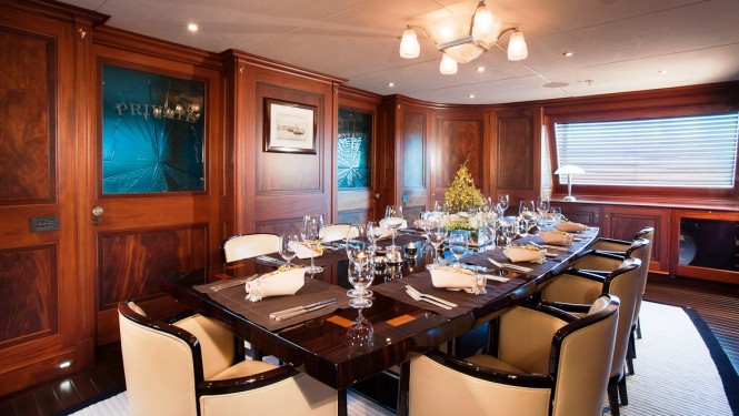 TIARA indoors dining
