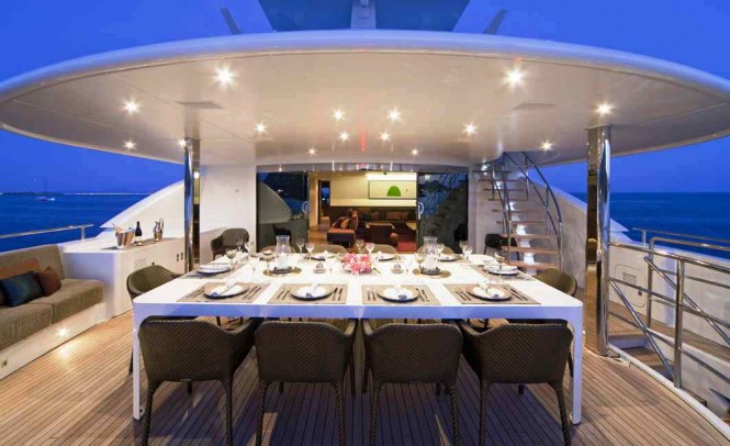 Yacht Jems aft deck dining
