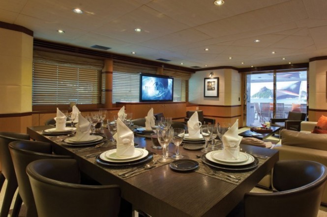 Motor Yacht CHOSEN ONE dining Motor Yacht CHOSEN ONE dining