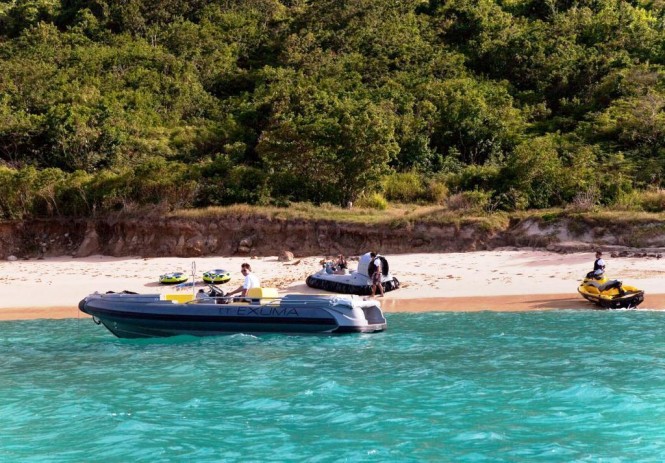 Yacht Exuma - Water Toys Yacht Exuma - Water Toys