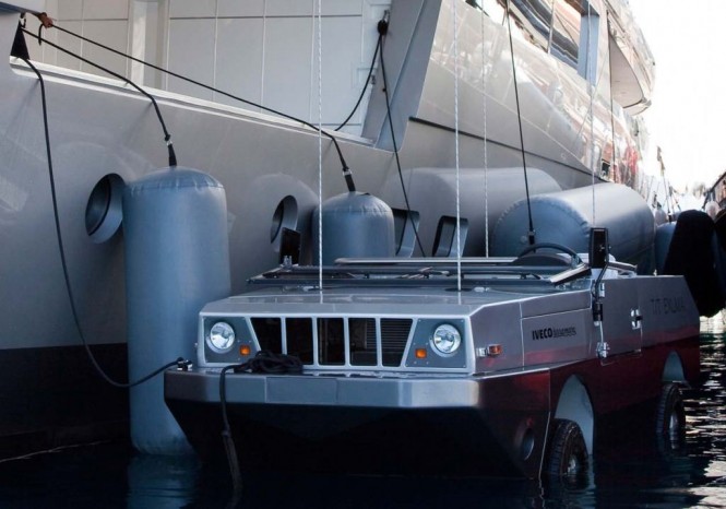 Yacht Exuma - amphibous water toy tender Yacht Exuma - amphibous water toy tender