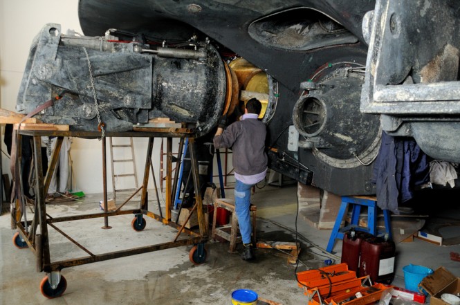 Kamewa Jets removal on superyacht Mistral 55 Kamewa Jets removal on superyacht Mistral 55