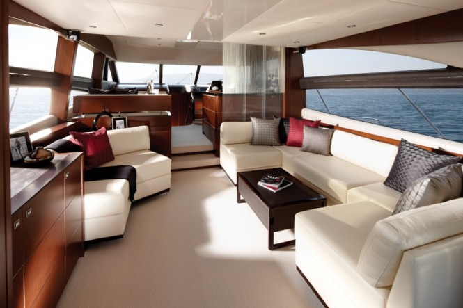Princess 60 motor yacht Saloon