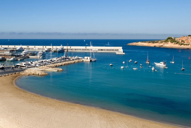 Port Adriano beach