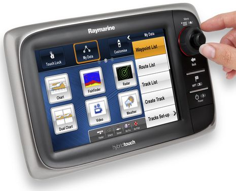 Raymarine e7 MFD and i70 instruments at METS