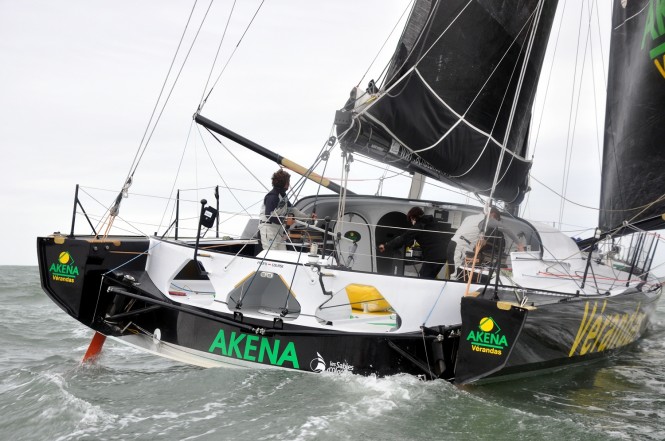 IMOCA Open 60 sailing yacht Akena Vérandas´ mast broken