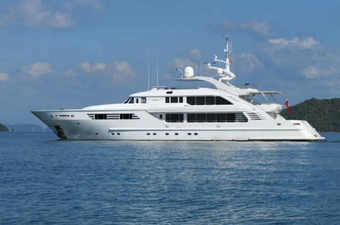 Christmas Yacht Charter Special for the Caribbean super yacht AXIOMA