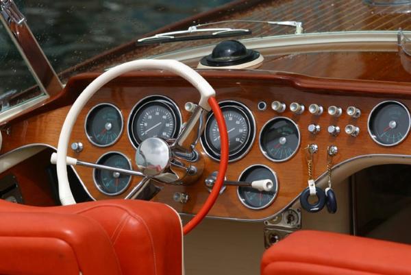RIVA Aquarama yacht´s dashboard RIVA Aquarama yacht´s dashboard