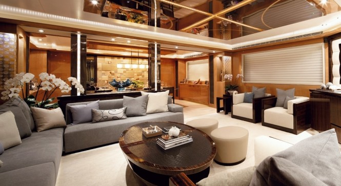Super Yacht MUSES´s Elegant Salon Super Yacht MUSES´s Elegant Salon