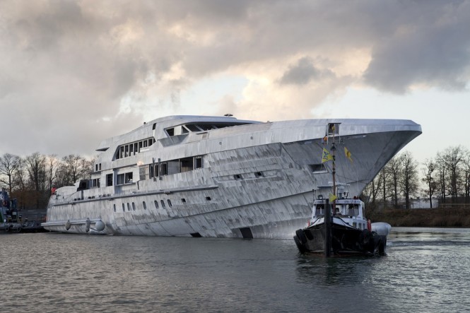 65m Heesen FDHF yacht YN 16465’s superstructure and hull joined