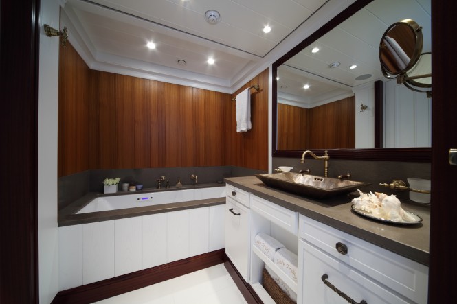Lady Trudy Superyacht - Owner´s Suite Bathroom Lady Trudy Superyacht - Owner´s Suite Bathroom