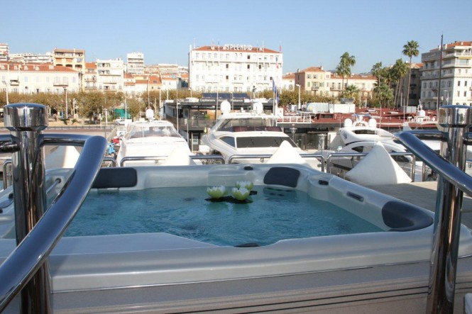 Luxurious exterior offering full relax on board Grenadines III Superyacht Luxurious exterior offering full relax on board Grenadines III Superyacht