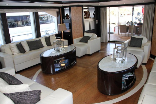 Majesty 125 charter yacht Grenadines III - Main Saloon Majesty 125 charter yacht Grenadines III - Main Saloon
