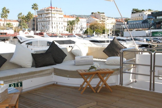 On board luxury yacht Grenadines III On board luxury yacht Grenadines III