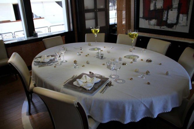 Super Yacht Grenadines III - Dining Room Super Yacht Grenadines III - Dining Room