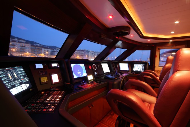 Super Yacht Lady Trudy - wheelehouse Super Yacht Lady Trudy - wheelehouse