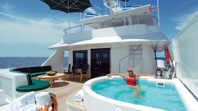 Superyacht Mary Alice II (ex Serengeti) charter special: 10 days for the price of 7!