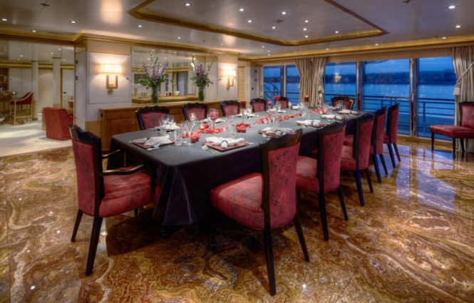 Elegant dining area aboard mega yacht Pegasus V (ex Princess Mariana) Elegant dining area aboard mega yacht Pegasus V (ex Princess Mariana)