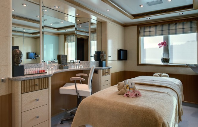 Motor Yacht Pegasus V - Beauty Parlour Motor Yacht Pegasus V - Beauty Parlour