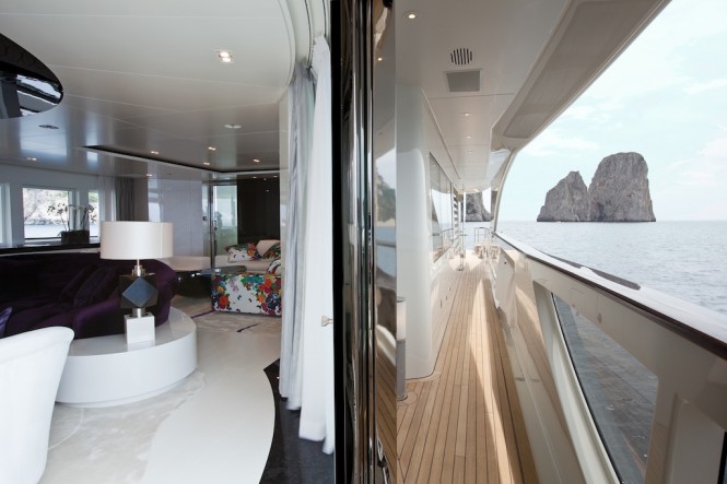 Motor Yacht Quinta Essentia - View of the main saloon on the left Motor Yacht Quinta Essentia - View of the main saloon on the left