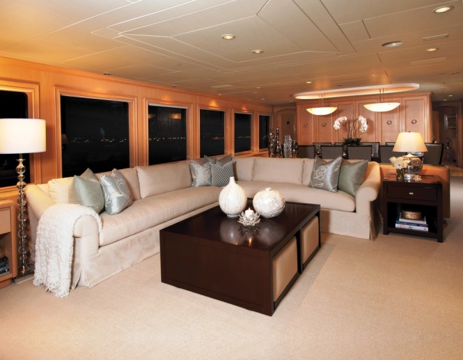 Motor yacht FIRST DRAW - Main Salon after refit Motor yacht FIRST DRAW - Main Salon after refit
