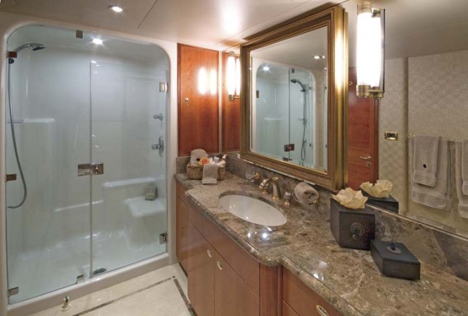Motor yacht Mary Alice II bathroom Motor yacht Mary Alice II bathroom