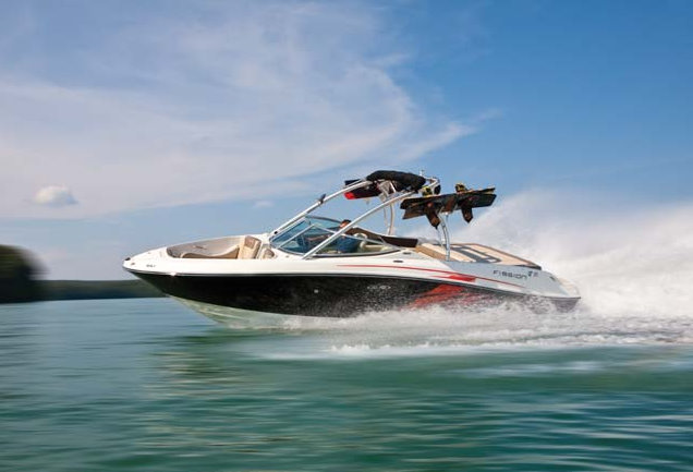The new Sea Ray 230 SLX yacht tender