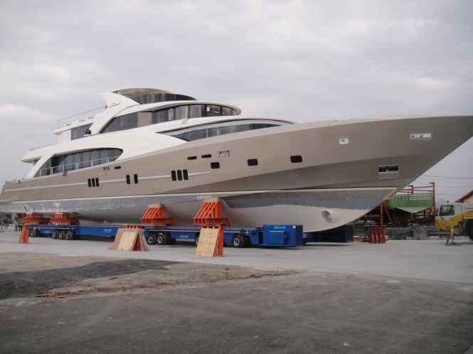 Pre-launching phase for the new 5000 Fly motor yacht LA PELLEGRINA by Couach Yachts