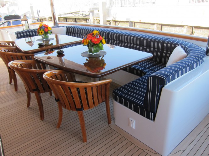 Casino Royale yacht - Al fresco settee Casino Royale yacht - Al fresco settee