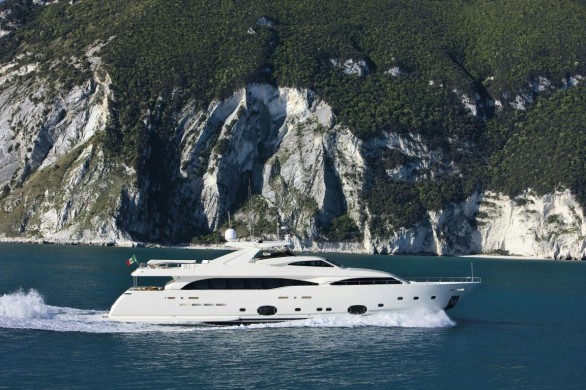 34m motor yacht Helena by Ferretti Custom Line sold