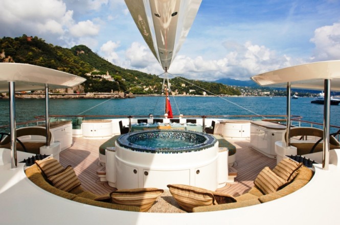HEMISPHERE Catamaran - Spa Pool HEMISPHERE Catamaran - Spa Pool